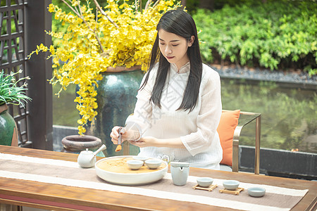 黄茶养颜美容：茶中珍品的美丽秘密