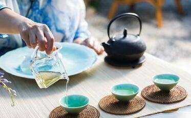 茶香四溢，家庭温馨养生秘籍